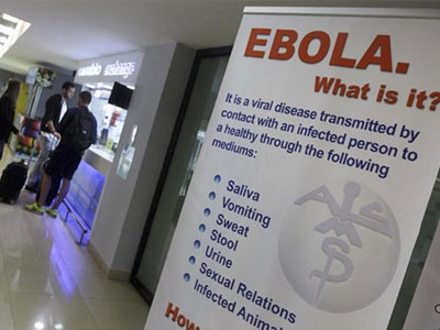 Γαλλία και Τσεχία ξεκινούν ελέγχους για τον Έμπολα στα αεροδρόμια