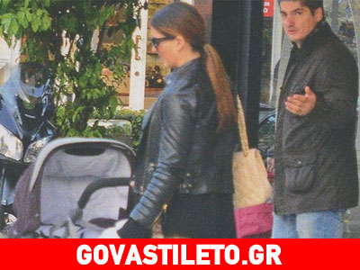 Σταματίνα Τσιμτσιλή & Θέμης Σοφός: Βόλτα με τις δυο κόρες τους