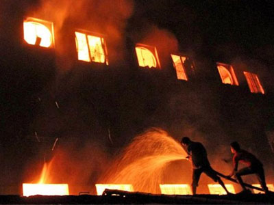 Βόλος: Φωτιά σε εργοστάσιο