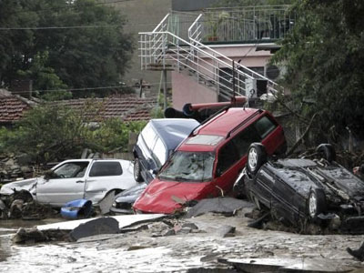 Μετρούν θύματα από τις πλημμύρες στη Βουλγαρία