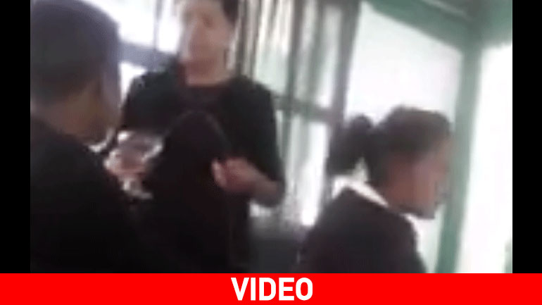 Σε διαθεσιμότητα καθηγήτρια που δίδασκε στους μαθητές της πώς να πίνουν… τεκίλα!