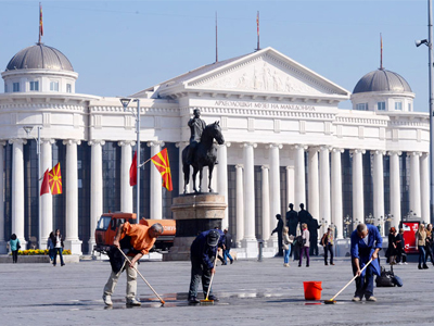 ΠΓΔΜ: Διαφημιστικά αυτοκόλλητα σε λεωφορεία για την προσέλκυση επενδύσεων