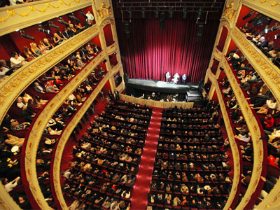 Γλιτώνουν το λουκέτο 150 θέατρα