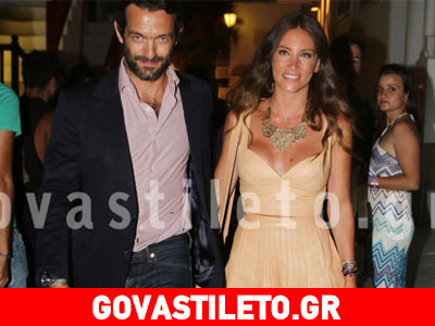 Χέρι-χέρι με τον Μιχόπουλο στη Μύκονο η Οικονομάκου σε νέα τρυφερή φωτογραφία