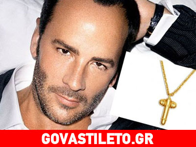 Ο Τομ Φορντ «σκανδαλίζει» με… χρυσό αντρικό μόριο για τα Χριστούγεννα!