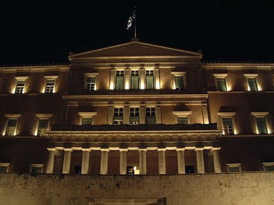 Βραχυκύκλωμα στη Βουλή – Γέμισε καπνό το κτήριο