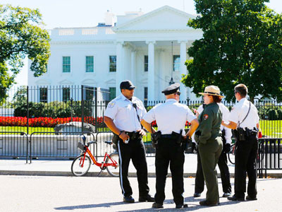 Ο εισβολέας στο Λευκό Οίκο είχε 800 σφαίρες στο αυτοκίνητό του