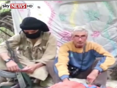 Γαλλία: Αυθεντικό το βίντεο με τον τουρίστα που απήγαγαν οι τζιχαντιστές Γαλλία: Αυθεντικό το βίντεο με τον τουρίστα που απήγαγαν οι τζιχαντιστές