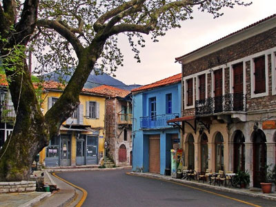 Ανδρίτσαινα: Κατέρρευσε τοίχος και καταπλάκωσε δύο άνδρες