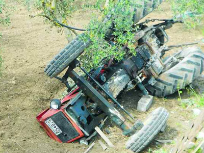 Ηράκλειο: Ανετράπη τρακτέρ με τον οδηγό του