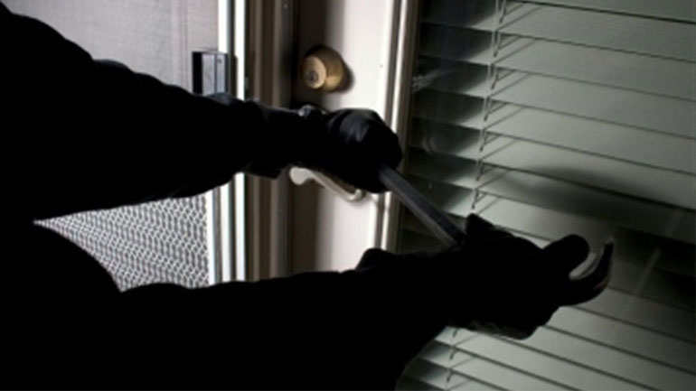 Πρέβεζα: Τους «άδειασαν» το σπίτι την ώρα της Ανάστασης