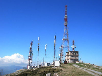 Η Αστυνομία μπλόκαρε τις διόδους προς τους πομπούς