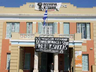 Κατάληψη στο Δημαρχείο Ηρακλείου για τον απεργό πείνας Κ. Σακκά
