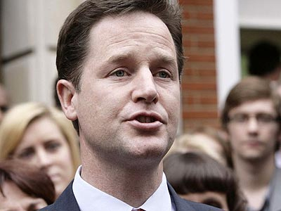 Σημαντική η ανακοίνωση αποχώρησης του Brown λέει ο Clegg