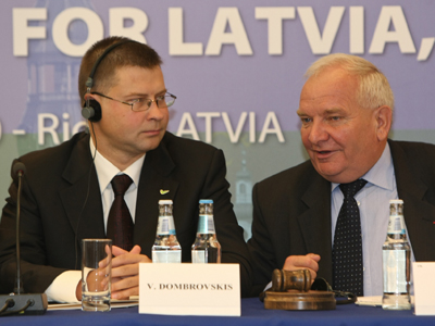 Στήνουν κάλπες στη Λετονία ελέω ΔΝΤ