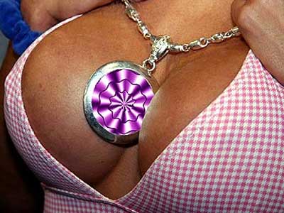 Ζητούν μεγαλύτερα στήθη