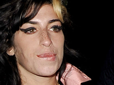 Η Αmy μαρτυράει χωρίς ξύλο… τα προσωπικά της