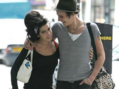 Πάει Καραϊβική για να είναι μαζί της