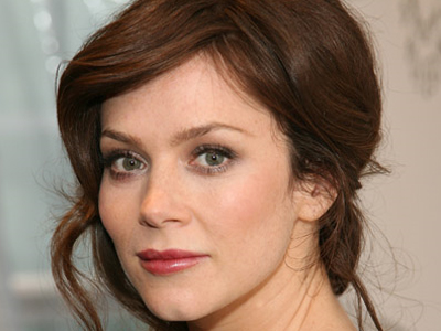 Το νέο look της Anna Friel