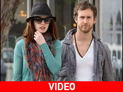 Η Anne Hathaway «λατρεύει» τους paparazzi Η Anne Hathaway «λατρεύει» τους paparazzi