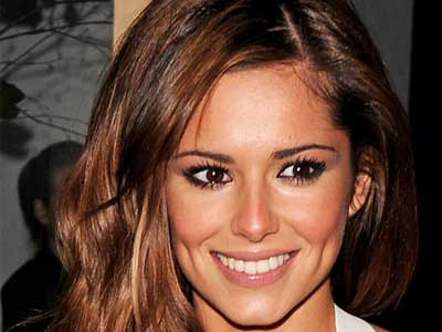 Ντύνεται για να δώσει… τα «φώτα» της