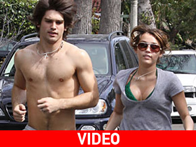 Ο πρώην της Miley Cyrus κυκλοφορεί τραγούδι Ο πρώην της Miley Cyrus κυκλοφορεί τραγούδι