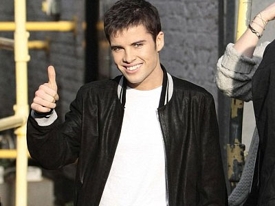 Αποκαθιστά το όνομά του