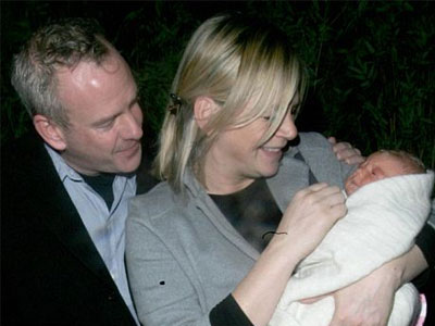 Η πρώτη φωτογράφιση της μικρής Nelly May Lois