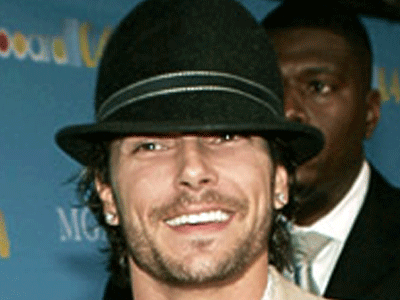 Τα μαλλιά της κεφαλής του χρωστάει ο Kevin!