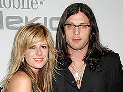 Ανέβηκαν τα σκαλιά της εκκλησίας