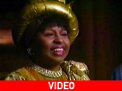 Η Loretta Long στο νοσοκομείο Η Loretta Long στο νοσοκομείο