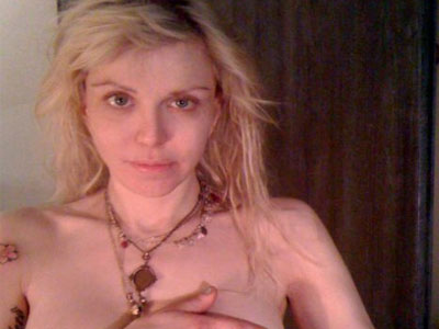Τα νέα τατουάζ της Courtney Love