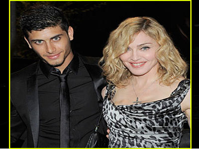 Η Madonna τους προτιμάει… μικρούς!