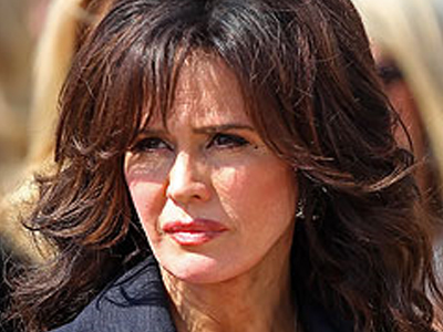 Δουλεύει για να μην καταρρεύσει