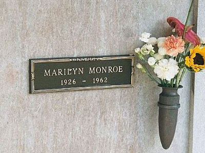 Κανείς δεν θέλει να βρεθεί… πάνω από την Marilyn