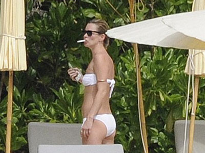 Ηλιοθεραπεία στην Ταϋλάνδη για την Kate Moss