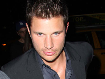 Θρηνεί για το χαμό του κουταβιού!