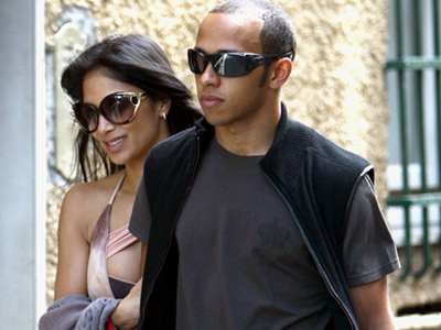 Έχει ανάγκη να είναι κοντά της