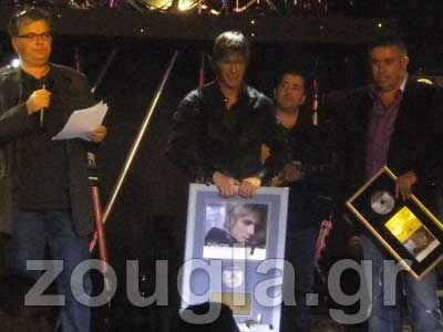 Πρώτος χρυσός δίσκος για το Νίκο Οικονομόπουλο