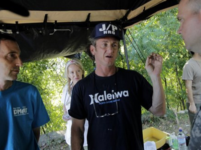 Ο Sean Penn επισκέφθηκε την Αϊτή