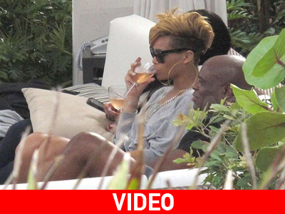 Σαμπάνια και χαλάρωση για την Rihanna