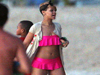 Χαλάρωση στην παραλία για την Rihanna