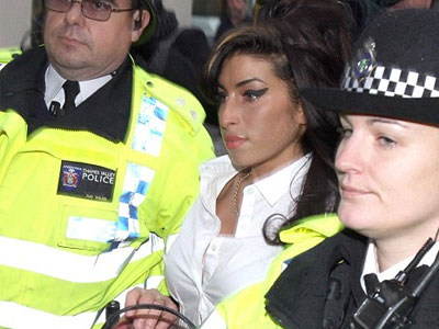 Η Amy Winehouse παραδέχθηκε την επίθεση