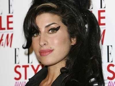 Amy Winehouse: Υπομονή μέχρι το 2010