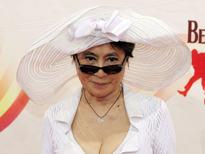 Γράφει την αυτοβιογραφία της η Yoko Ono