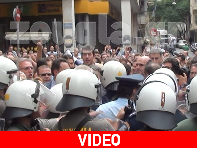 Στους δρόμους γιατροί και δικηγόροι Στους δρόμους γιατροί και δικηγόροι