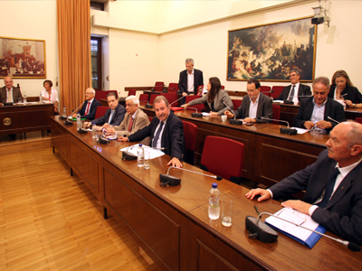 «Είστε μικρός για να μου κάνετε συστάσεις»