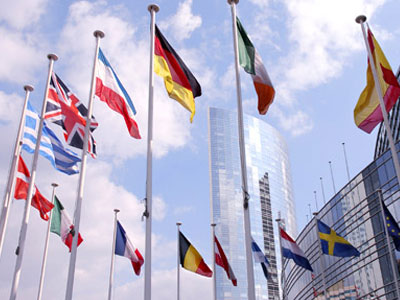 Κομισιόν: Αυξήστε τους φόρους σε πετρελαίο και ακίνητα για αύξηση