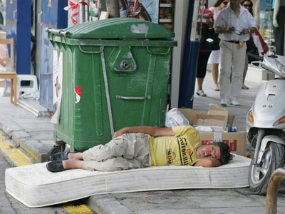 Έκθεση-σοκ της Κομισιόν για τη φτώχεια στην Ελλάδα