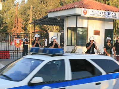 Σε απεργία πείνας οι μετανάστες στο κέντρο φιλοξενίας Κορίνθου Σε απεργία πείνας οι μετανάστες στο κέντρο φιλοξενίας Κορίνθου